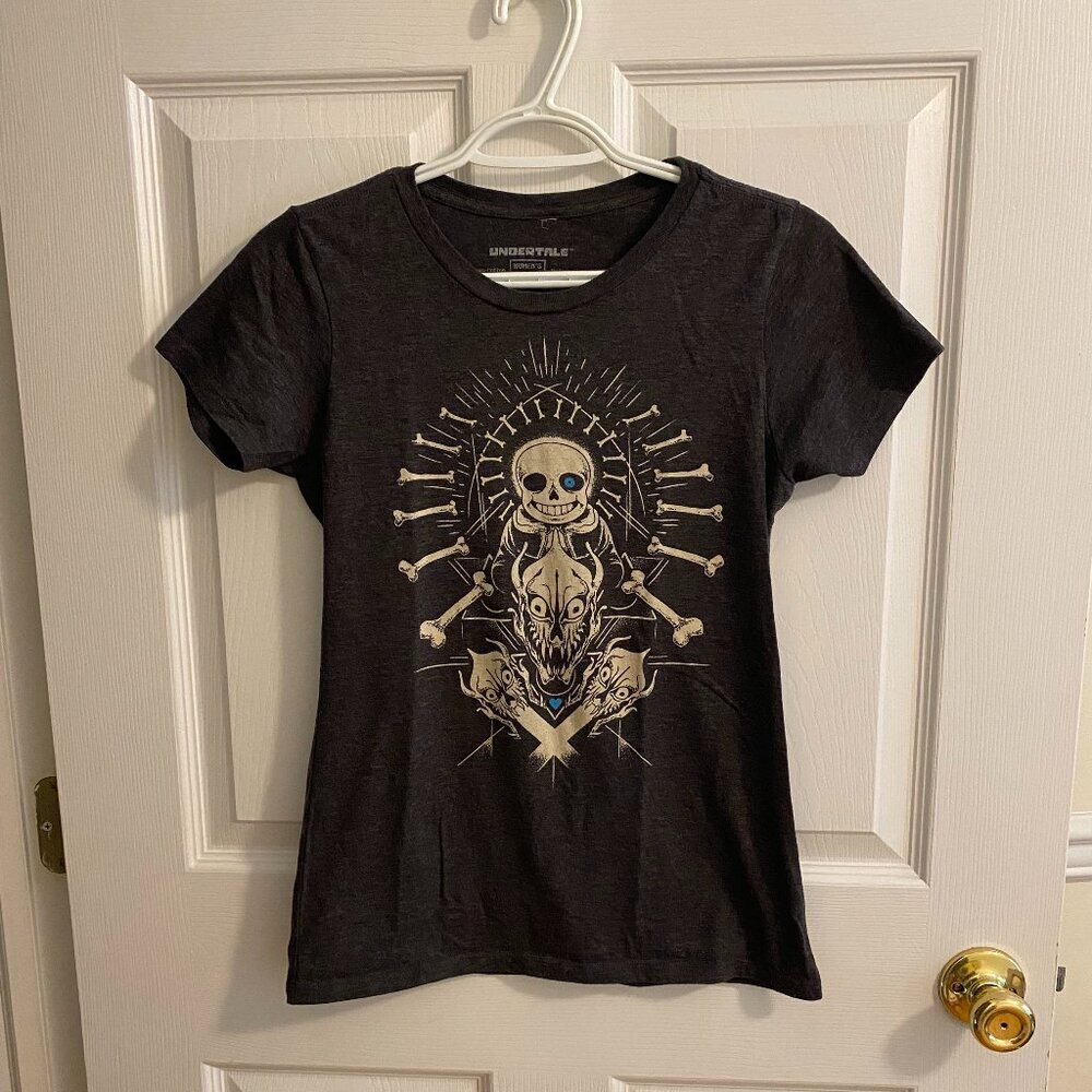 Undertale Fangamer Short Sleeve Gray T Shirt with Image of Character Sans Size M